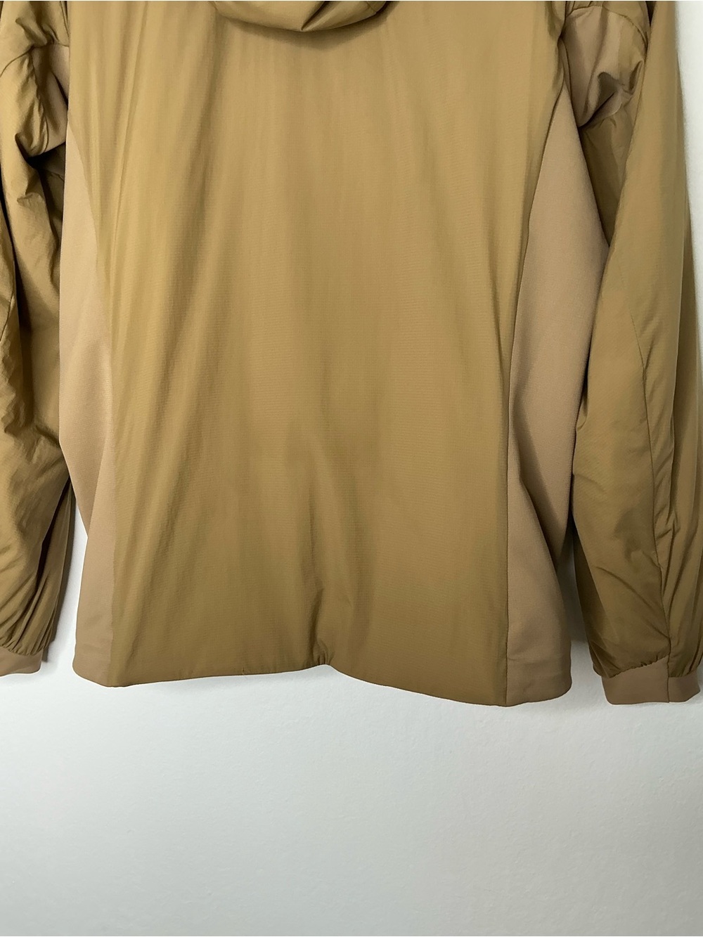 Arc'teryx Men's Atom Light Hooded Insulated Jacket in Tan Size XSmall - Picture 6 of 16